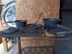 Minőségi Holland Grill szett öntöttvas edény készlet 8db os serpenyő lábos rostlap fedél emelő