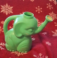 Retró zöld műanyag elefánt locsoló kanna az 1970-es évekből,  2o x 20 cm..