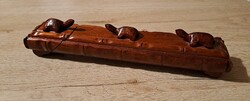 Vintage rózsafa evőpálcika tartó, teknős díszítéssel, 10 db evőpálcikával