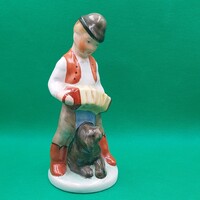 Iparművészeti kerámia Harmonikás fiú kutyával