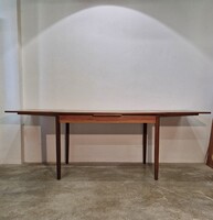 Mid century teak étkezőasztal  bővíthető