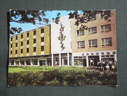 Képeslap,Makó,lakóház,szolgáltatóház,fodrász,üzlet,áruház látkép,részlet, 1975-
