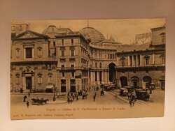 Régi képeslap Olaszország, Nápoly S Ferdinánk templo és S. Carlo szinház lóvillamosokkal