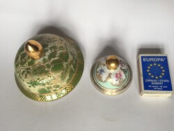 Régi, antik aranyozott, kézzel festett porcelán urna váza tetők-2 db egyben