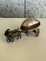 Antik Gyűrű,Ékszer Tartó Gyöngyház Kagyló Szekér Figurális Réz Kecskékkel XIX. Szd A138