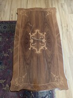 Intarziás dohányzóasztal