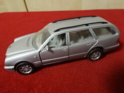 WELLY márkájú MERCEDES - BENZ típusú makett, lendkerekes autó, hossza 11,5 cm. Jókai