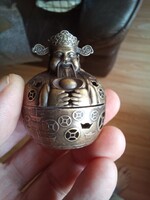 Jelzett Buddhista Buddha vagy Tibeti amulett,vagy füstölőtartó.