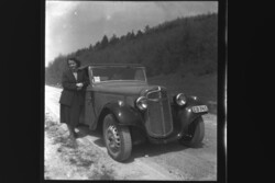 Régi fotónegatív 6x6 cm Hölgy Adler Trumpf előtt 1940-es évek