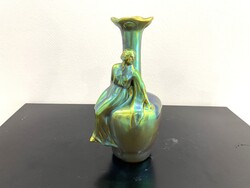 Zsolnay eozin váza nővel női alakkal szecessziós porcelán vázán ülő