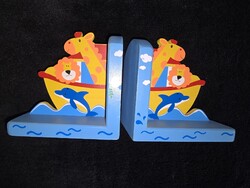 Fából készült Noé bárkás gyerek könyvtámasz párban.