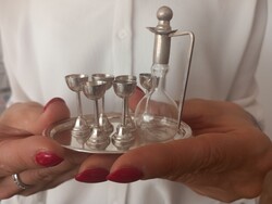 Ezüst cuki vitrintárgy likőröskészlet,  tanúsítvánnyal + 1db.Barbie babával