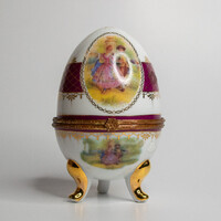 Porcelán tojás jelenettel