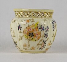 1U052 Antik vajszínű virágmintás áttört Zsolnay majolika kaspó