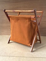 KINYITHATÓ FA KERETES RETRO ÚJSÁGTARTÓ TÉGLA SZÍNŰ TEXTIL BORÍTÁSSAL