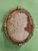 Régi valódi faragott kagyló Kàmea,Kàmeo,Cameo, medál,bross, kitűző, aranyozott fonott keretben
