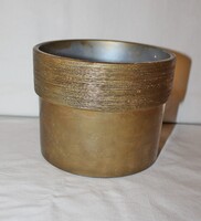 Arany színű fém kaspó