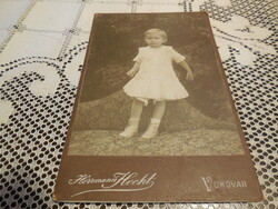 Kabinet fotó , Vukovár  Herman Hecht  , kislány fotó  10,7 x 16,5 cm