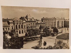 Régi képeslap Debrecen, Kossuth tér villamossal