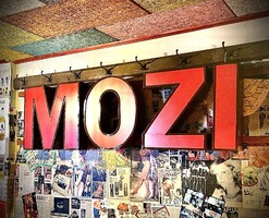 Retro, loft, industrial design MOZI vilàgító reklámtábla, neon