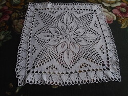 Kötött terítő, asztalközép, párnaelő lap  39 x 39 cm.