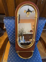 Fa keretes tükör,réz díszítő elemekkel,oszlopokkal. Nagyon szép állapotban. 70x27 cm