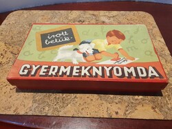 Retro hiánytalan gyermek nyomda írott betűk