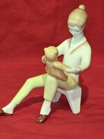 Régi Aquincum Budapest porcelán figura kislány macival