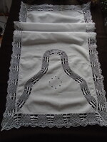 Csipkés függöny 112 x 55 cm.