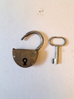 Antik kézzel készült mini lakat eredeti kulcsával, 1800-as évek vége, működik