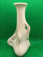 Fehér art deco porcelán váza, 21,5 x 14 cm, szájadék 5 cm