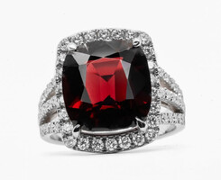 Exkluzív 18K Fehérarany Gyűrű Természetes Burma Spinellel 6.71 ct. és Gyémántokkal