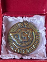 Pajzspecsétes Zsolnay eozin plakett / emlékérem díszdobozban