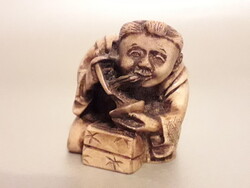 Régi netsuke figura rezin? csontpép?