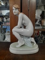 Zsolnay Pajzspecsétes Kézi Festett Térdeplő Női Akt Porcelán Figura.22.5 cm.