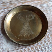 Pompás régi réz szarvasos kínáló/gyűrűtartó tálka (12x1 cm)