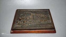 Bronz plakett fa talpon jelzett Kulai? vonat ábrázolás kidomborodó
