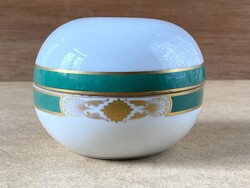 HERENDI GÖMB ALAKÚ, FEDELES PORCELÁN BONBONIER ZÖLD ÉS ARANY SZÍNŰ FESTÉSSEL