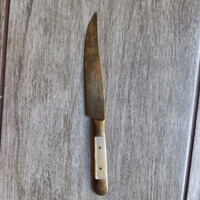 Mesés régi gyöngyház markolatos réz gyümölcsvágó kés (14,5 cm)