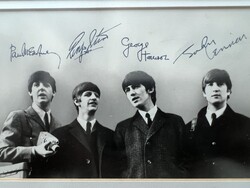Beatles gyűjtői fotó a The Beatles tagokkal John Lennon