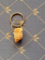 Valódi kagyló-csiga kulcstartó. Mérete. csiga3 cm kulcstartó 5,5 cm Olaszországban vettem.