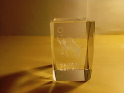 Lézer gravírozott levélnehezék  Bika horoszkóp ábrával