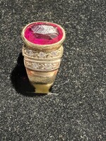 14K arany gyémánt köves gyűrű 6,90 g, szintetikus rubinnal
