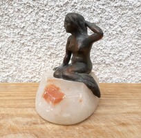 Vintage bronzírozott Sellő szobor márvány talpon, levélnehezék