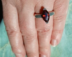Modern parázsló gránátköves jelzett 925 ezüstgyűrű 18mm