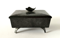 VINTAGE BRÜSSZEL DESIGN - KÉZZEL KALAPÁLT LÁBAS ÉKSZERES DOBOZ 1960-AS ÉVEK