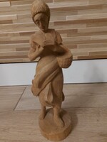 Olvasgató lány, faragott fa szobor, jelzés nélkül, magasság 31 cm