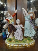 Német,Germany Kister KG Scheibe-Alsbach Táncoló Család Életkép Porcelán Figura.21 cm.