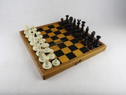 1V157 Régi sakk készlet fadobozban 31 x 31 cm