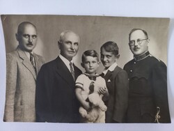 Régi fotó-képeslap Férfiak - családi fotó Lescsinszky Műterem Szolnok 1940-es évek